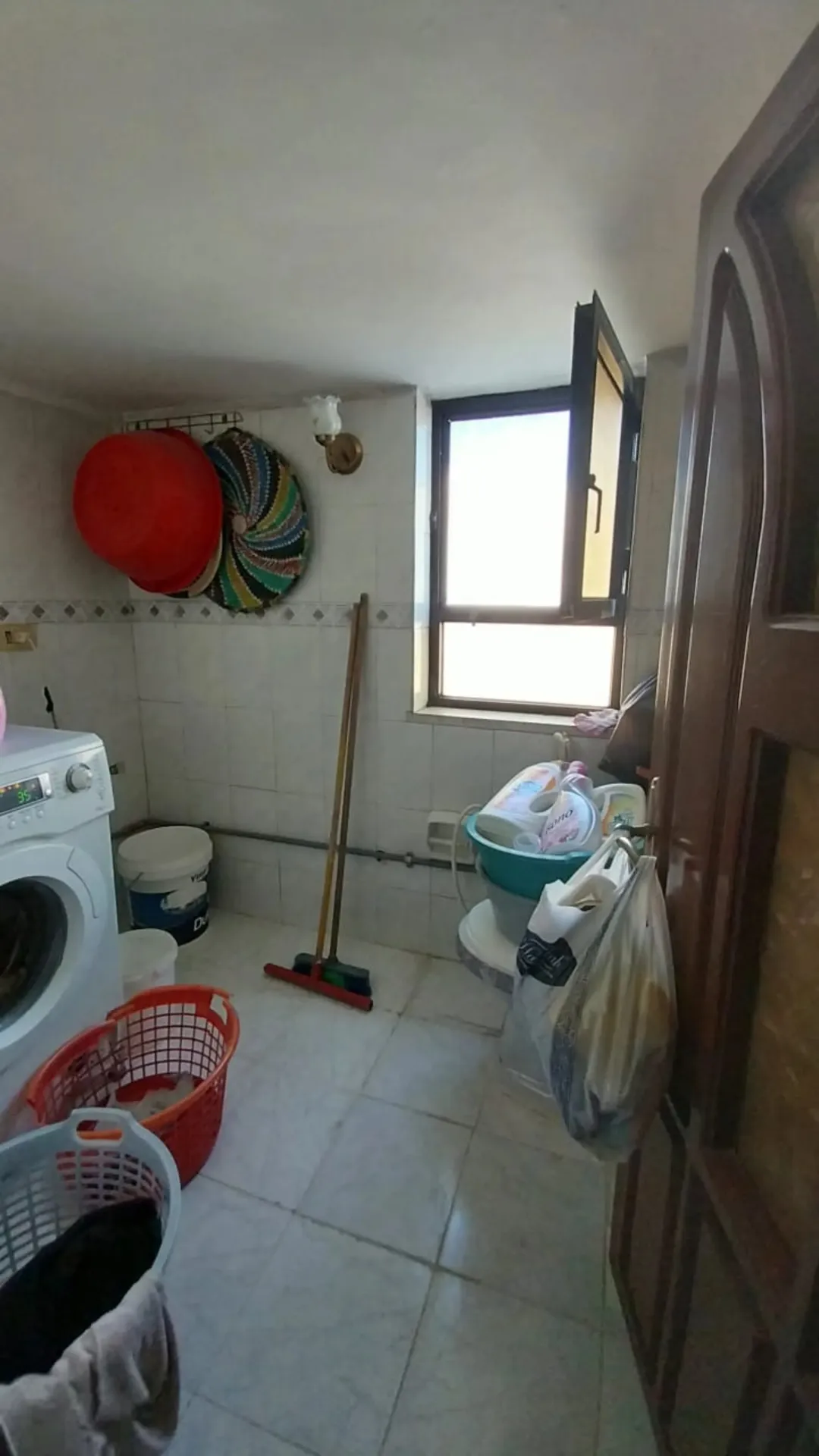عمارة 3 طوابق للبيع في قوشان مساحة واسعة