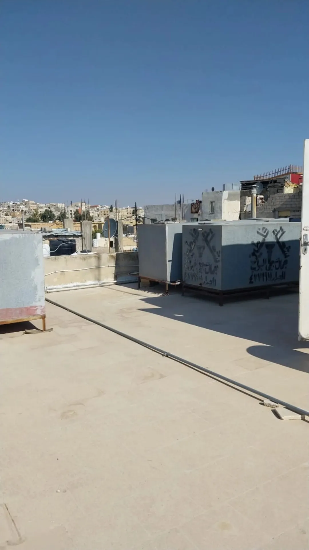 عمارة 3 طوابق للبيع في قوشان مساحة واسعة
