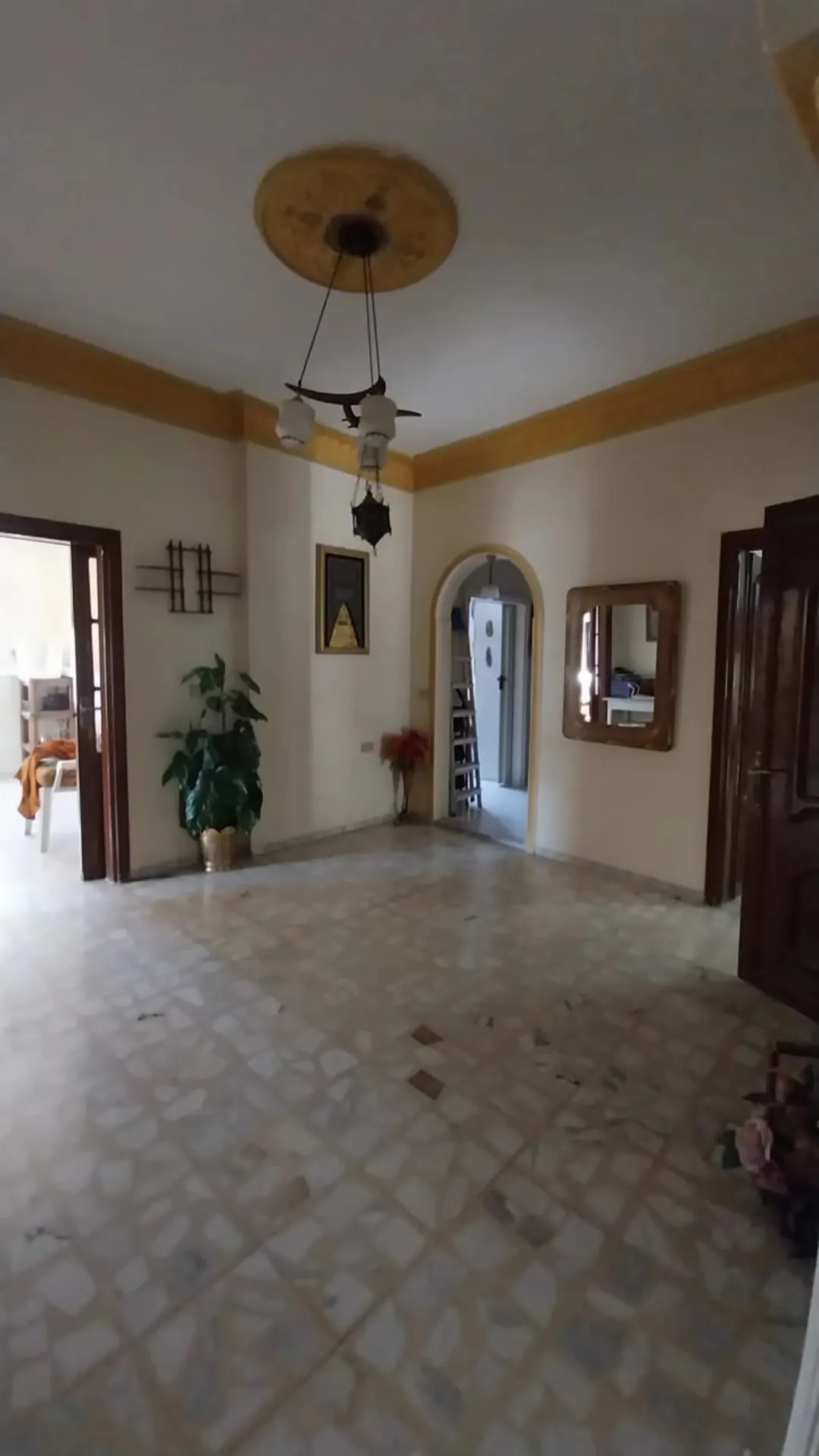 عمارة 3 طوابق للبيع في قوشان مساحة واسعة