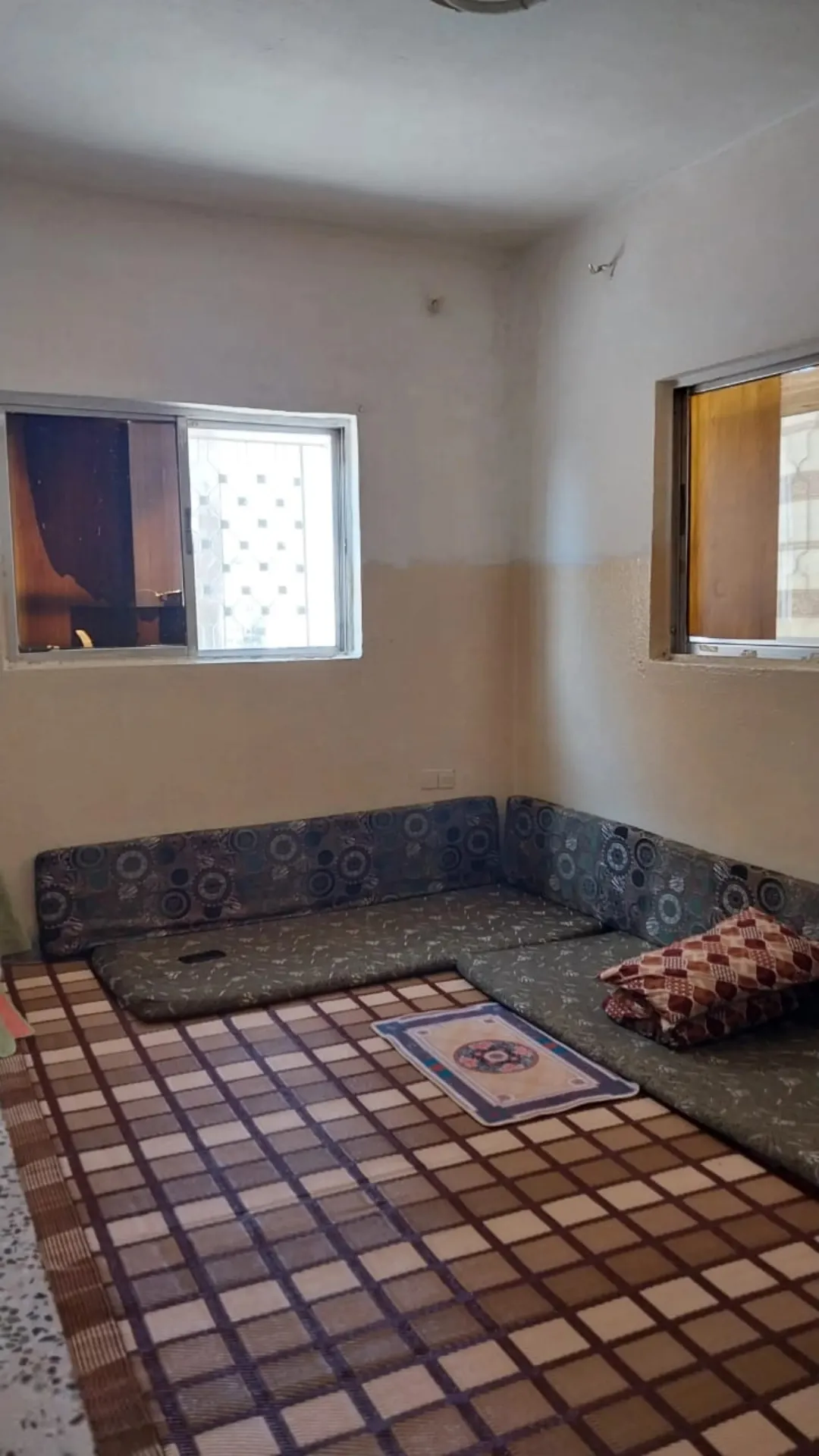 عمارة 3 طوابق للبيع في قوشان مساحة واسعة