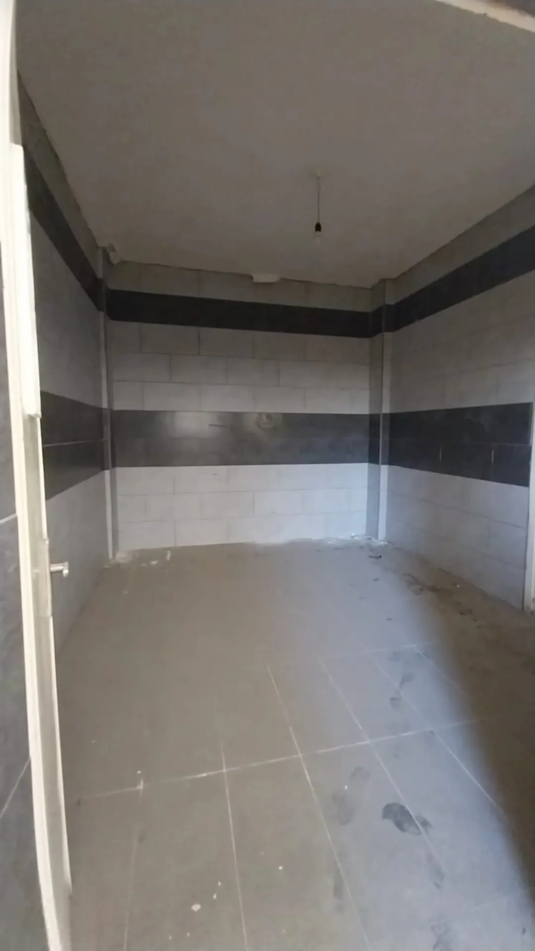 عمارة 3 طوابق للبيع في قوشان مساحة واسعة