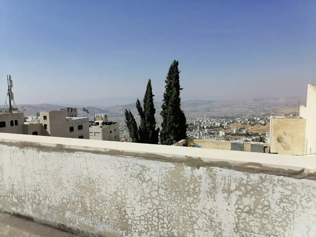 صويلح عقار سكني قائم للبيع قطعة أرض 614 م2