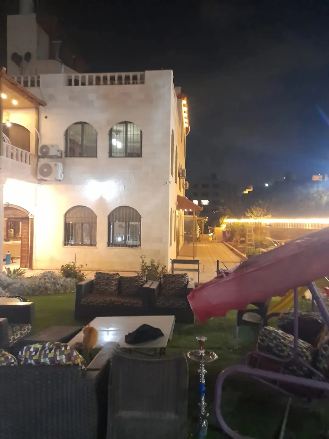 طابق من فيلا على مطل الجبيها مباشرة 1100 شهريا