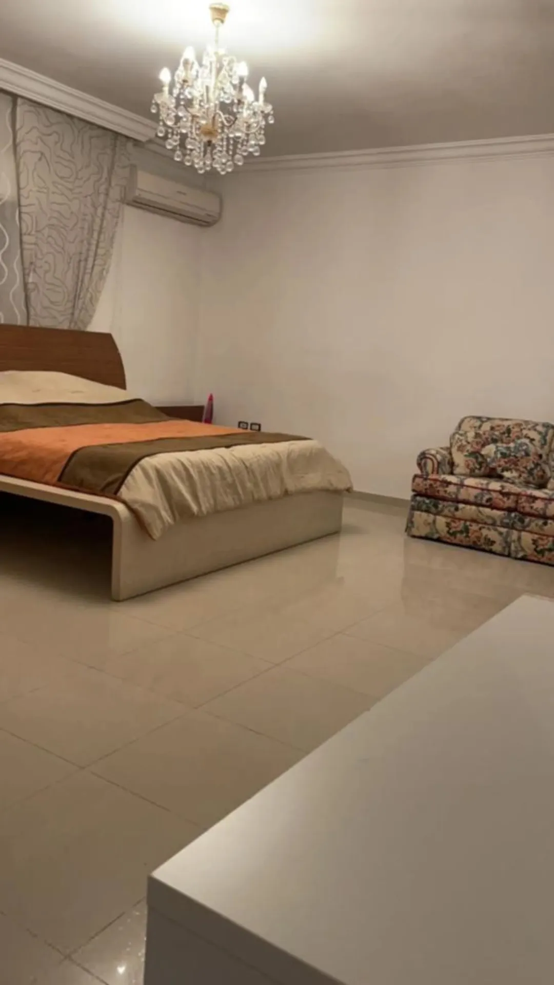 شقة طابقية فاخرة 4 غرف ماستر مفروشة بالكامل
