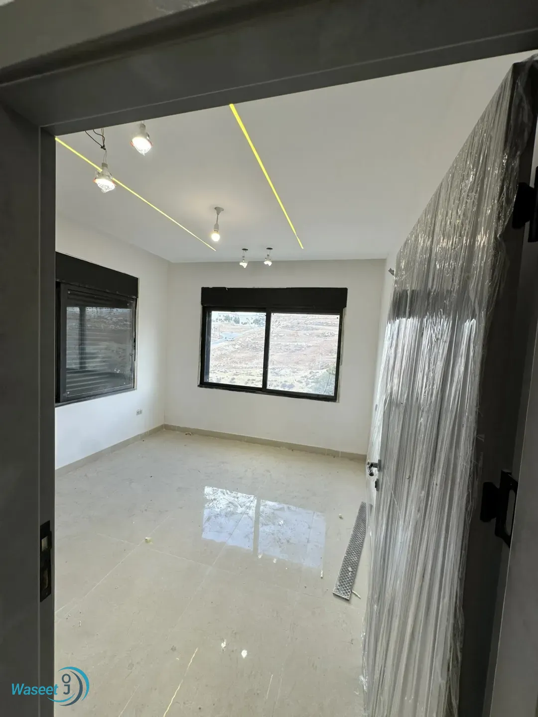 شقق سكنيه للبيع في ابو نصير حي الضياء بالقرب من منزل الروابده منطقة فلل وقصور العماره 8 شقق فقط
