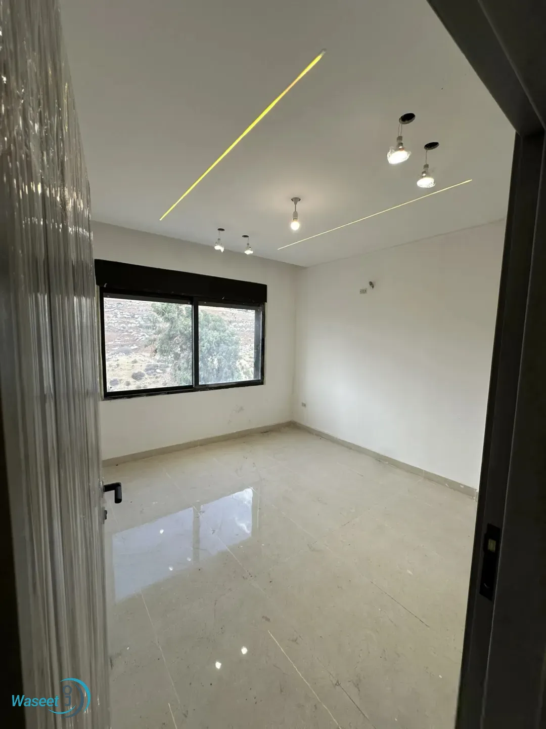 شقق سكنيه للبيع في ابو نصير حي الضياء بالقرب من منزل الروابده منطقة فلل وقصور العماره 8 شقق فقط