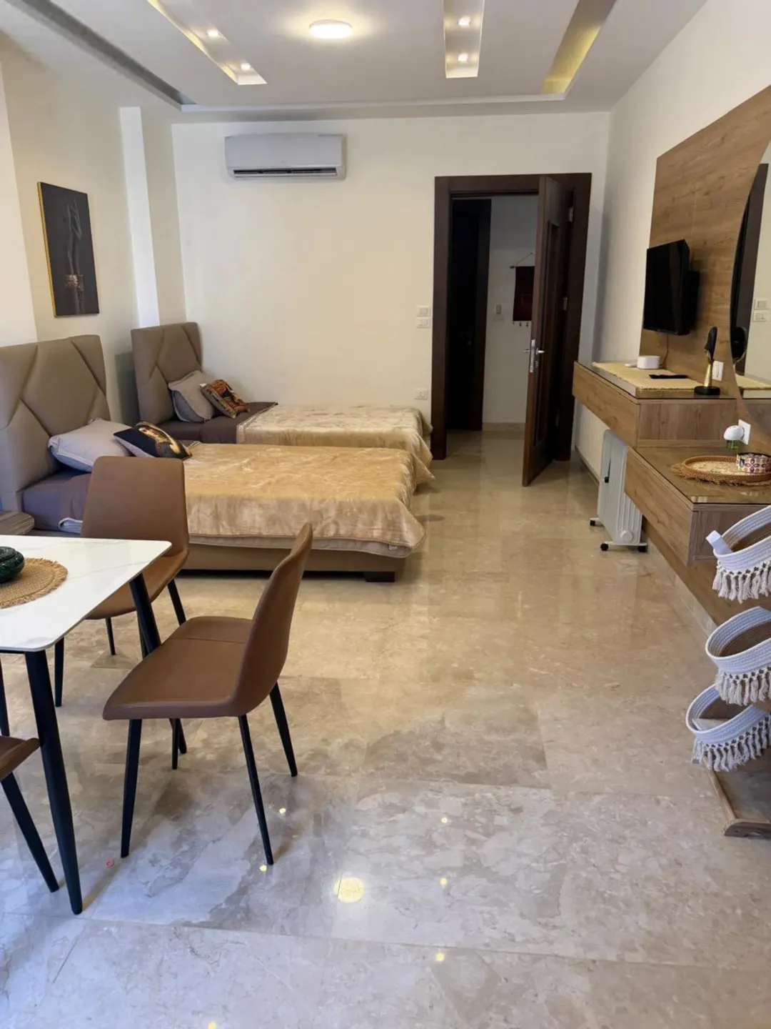سويت مفروش فاخر للإيجار – قرب جامعة البتراء وكلية لومينوس