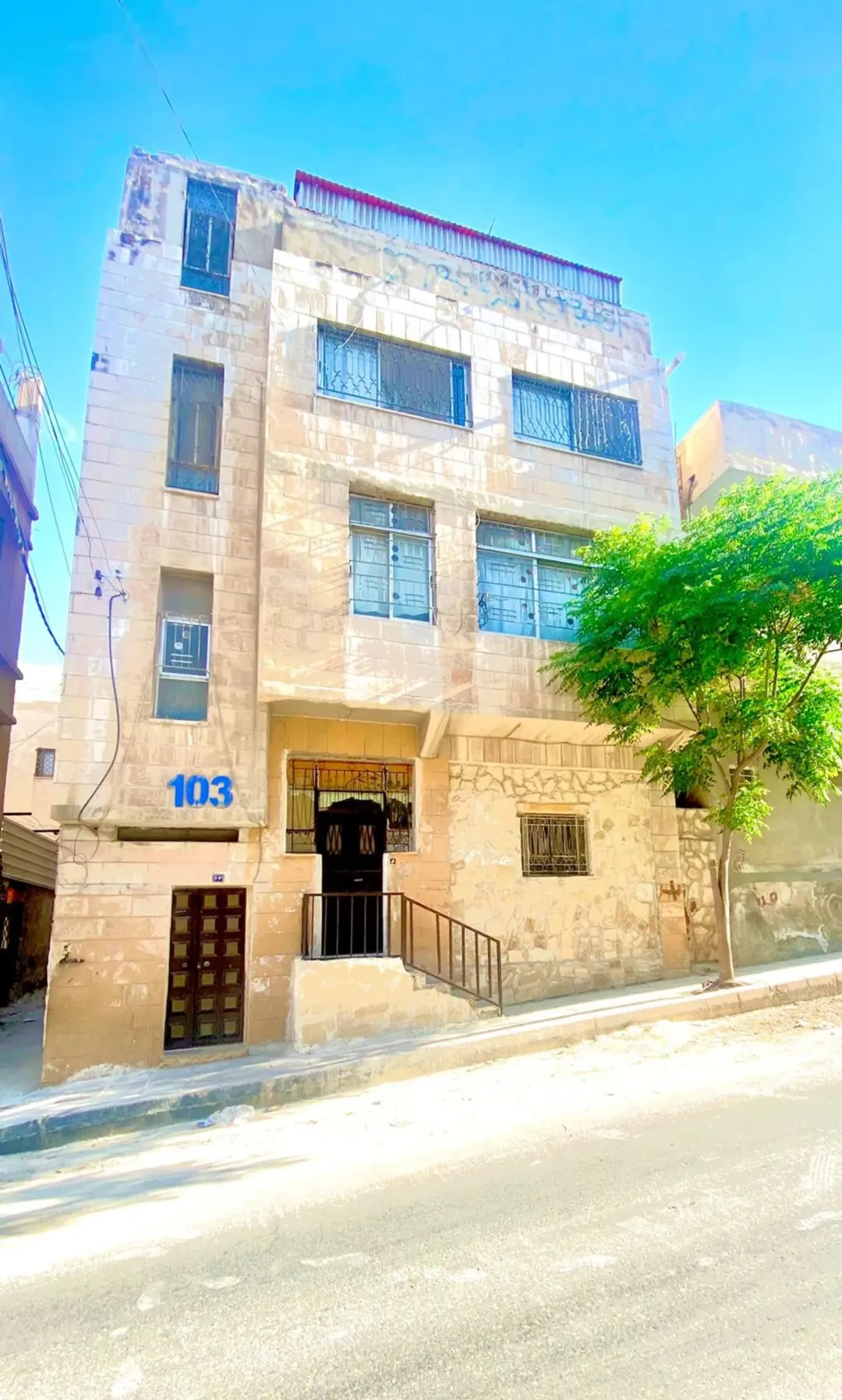 عمارة تجارية للبيع في الزرقاء – حي الحاووز