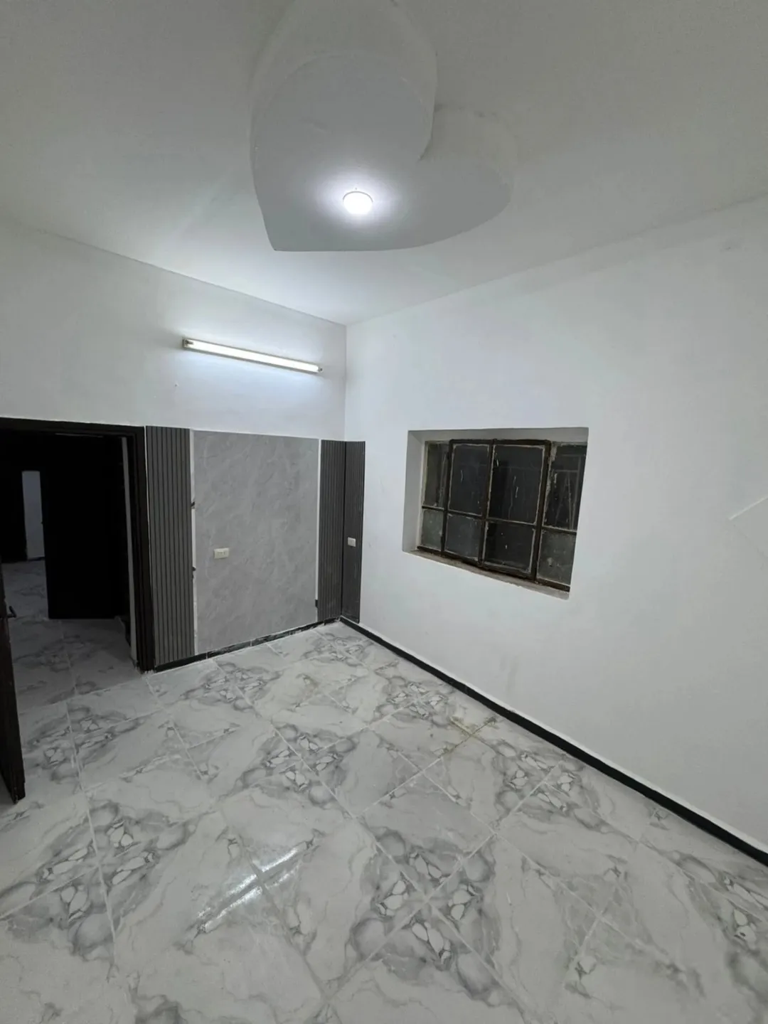 عمارة تجارية للبيع في الزرقاء – حي الحاووز