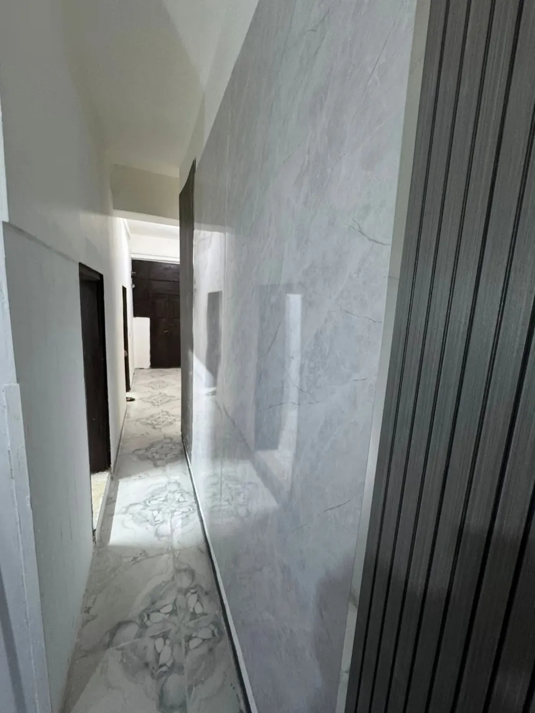 عمارة تجارية للبيع في الزرقاء – حي الحاووز