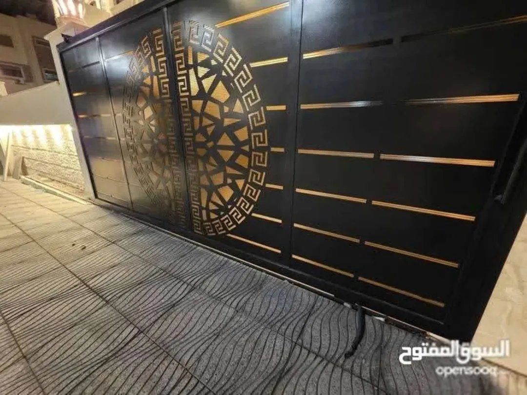 شقة فاخرة في موقع استثنائي بالخامسة طابق أرضي بمساحة 139م2 مع ارتداد كامل