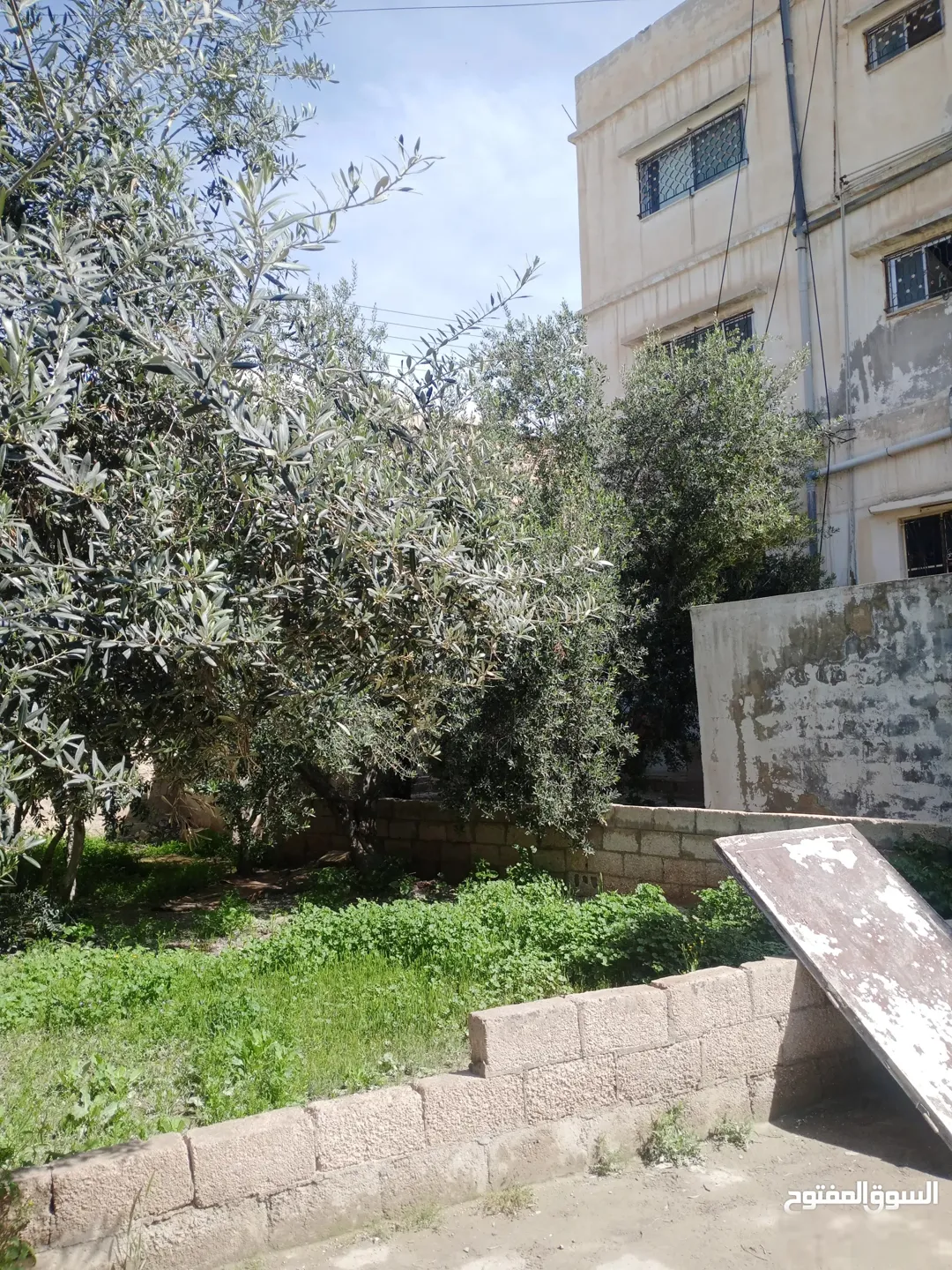 عمارة ثلاث طوابق