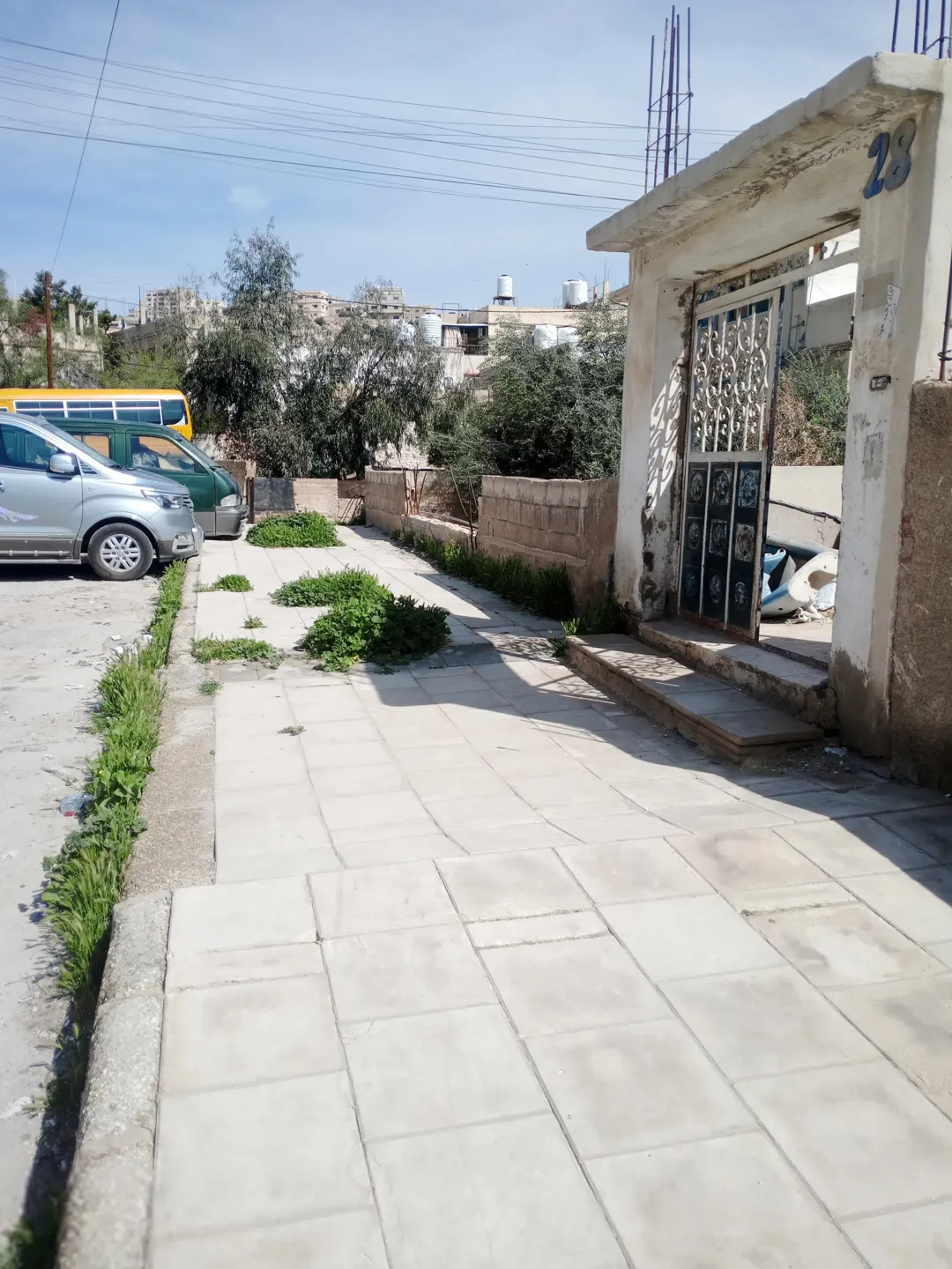 عمارة ثلاث طوابق