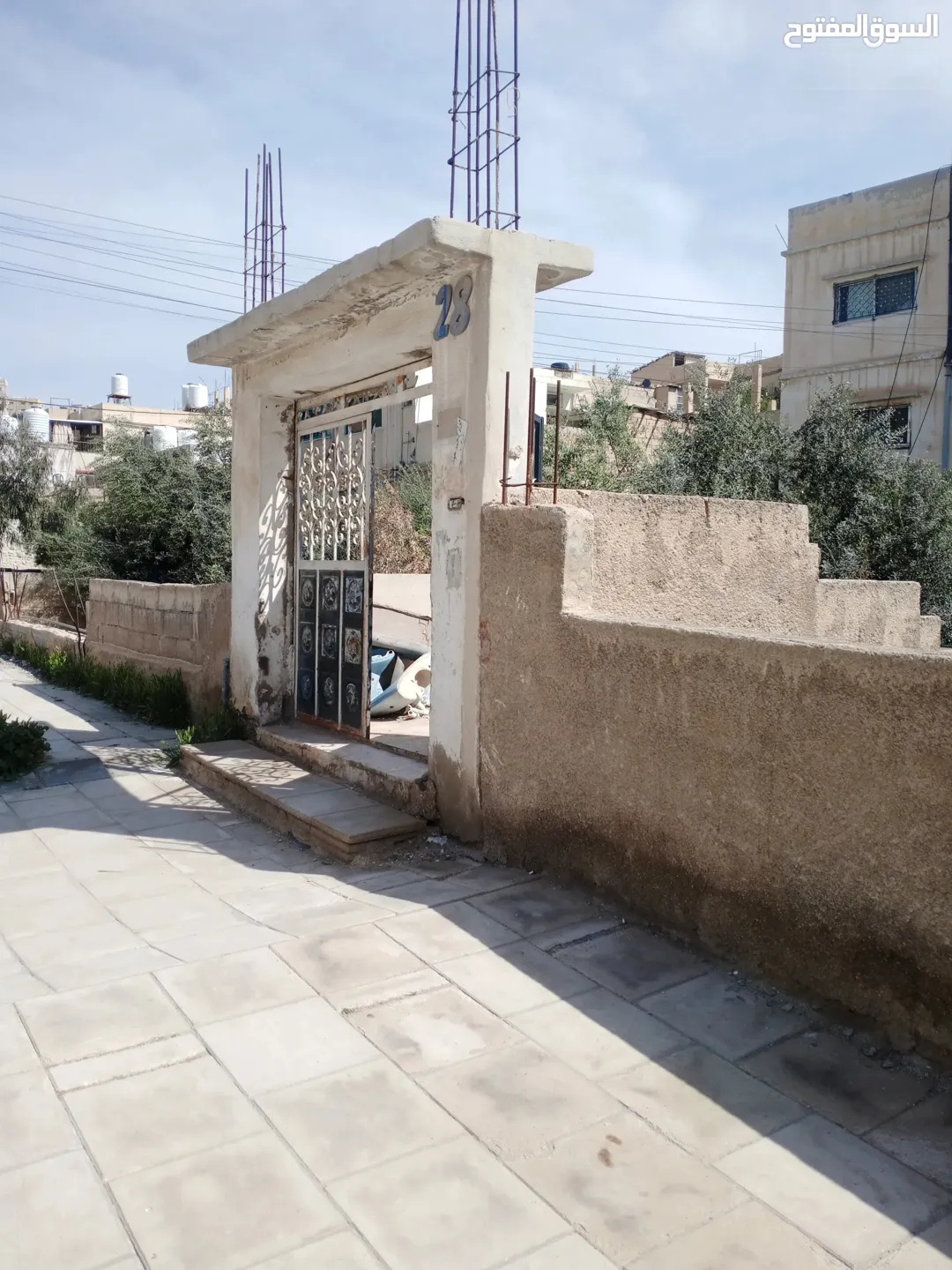 عمارة ثلاث طوابق