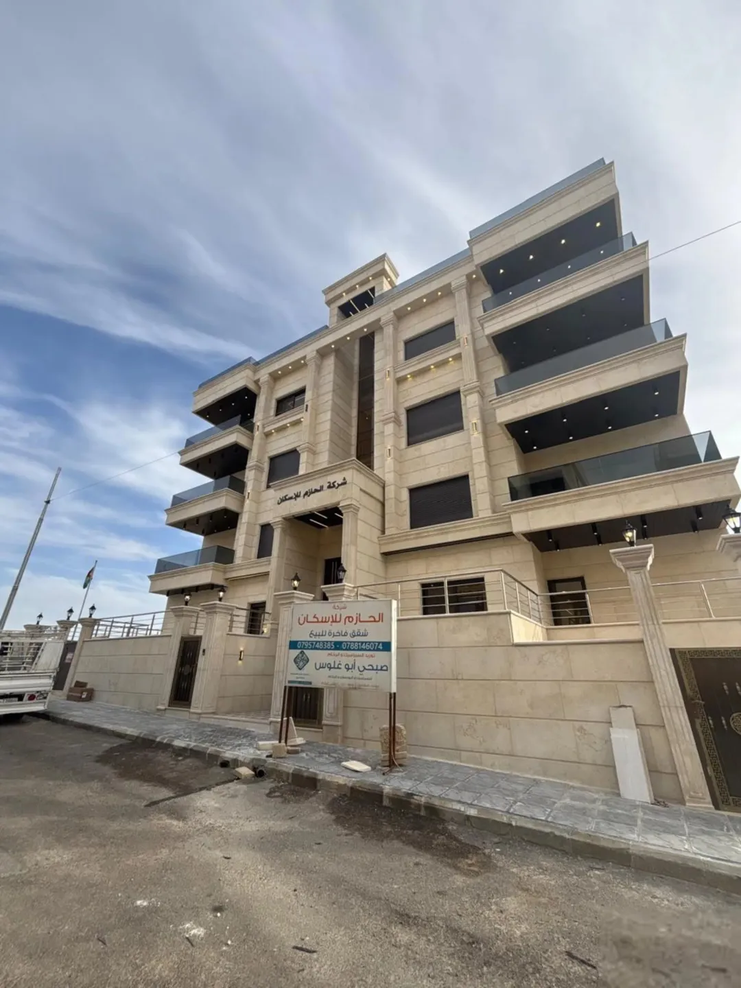 شقق سكنية فاخرة تطل على حي الصحافة