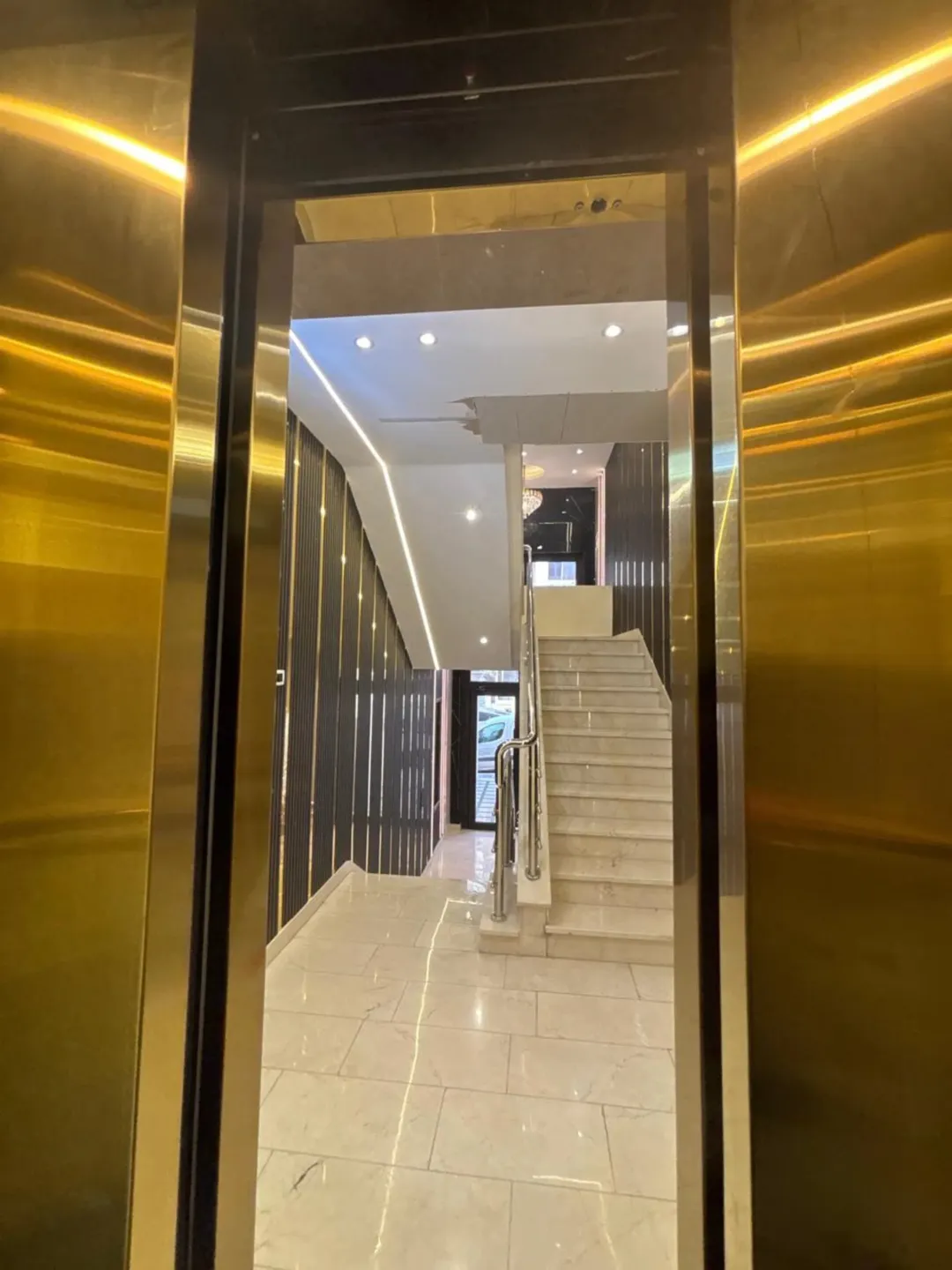 شقق سكنية فاخرة تطل على حي الصحافة