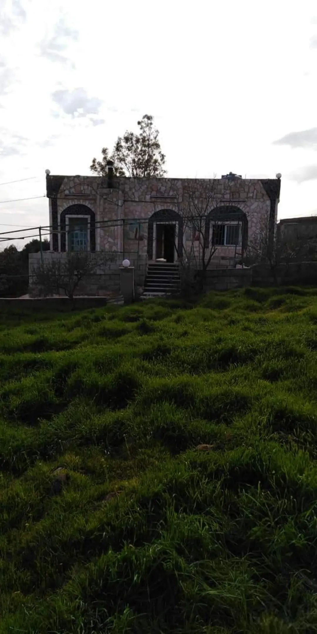 مزرعة ريفية للبيع في جرش – الرشايدة بإطلالة جبلية مميزة