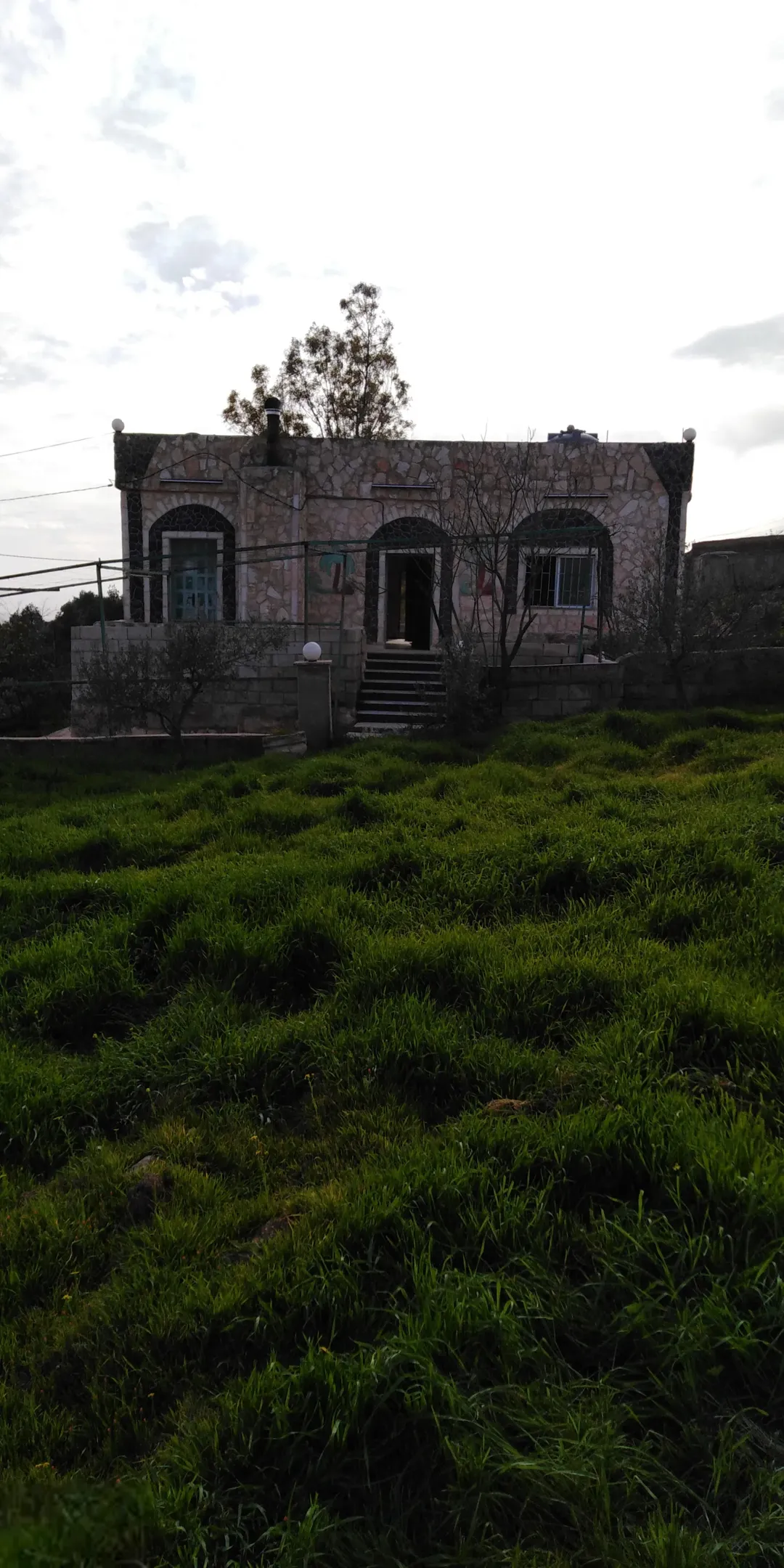 مزرعة ريفية للبيع في جرش – الرشايدة بإطلالة جبلية مميزة