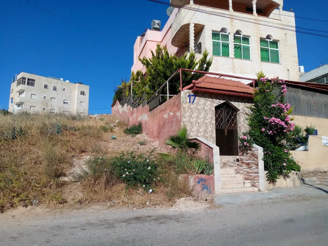ارض للبيع في حوض سوادا الجنوبي متصلة بالخدمات