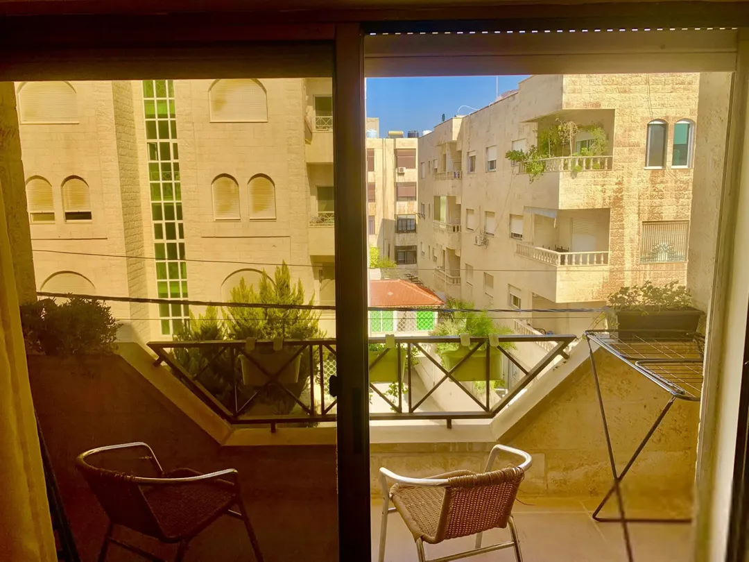 شقة مفروشة للإيجار في أم أذينة قرب فندق الفور سيزونز | ID 918114