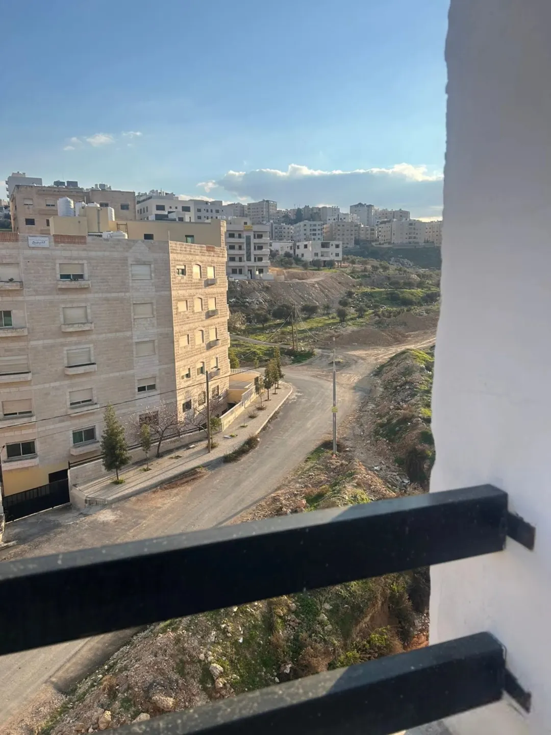 شقة مفروشة للإيجار في الجبيهة – بناء حديث وإطلالة مميزة | ID 846832
