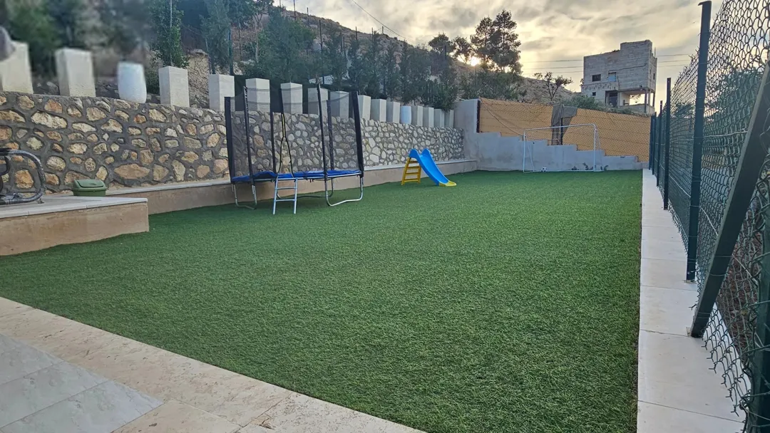 #مزرعة مع مسبح للبيع في بيرين مساحة الارض : 2500 م مساحة البناء :120 م