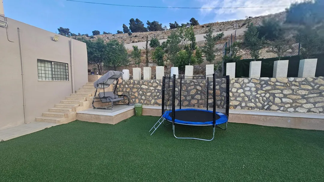 #مزرعة مع مسبح للبيع في بيرين مساحة الارض : 2500 م مساحة البناء :120 م