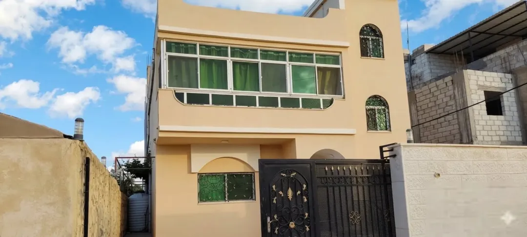 منزل مستقل للبيع في الطرة – الرمثا بمساحة أرض واسعة