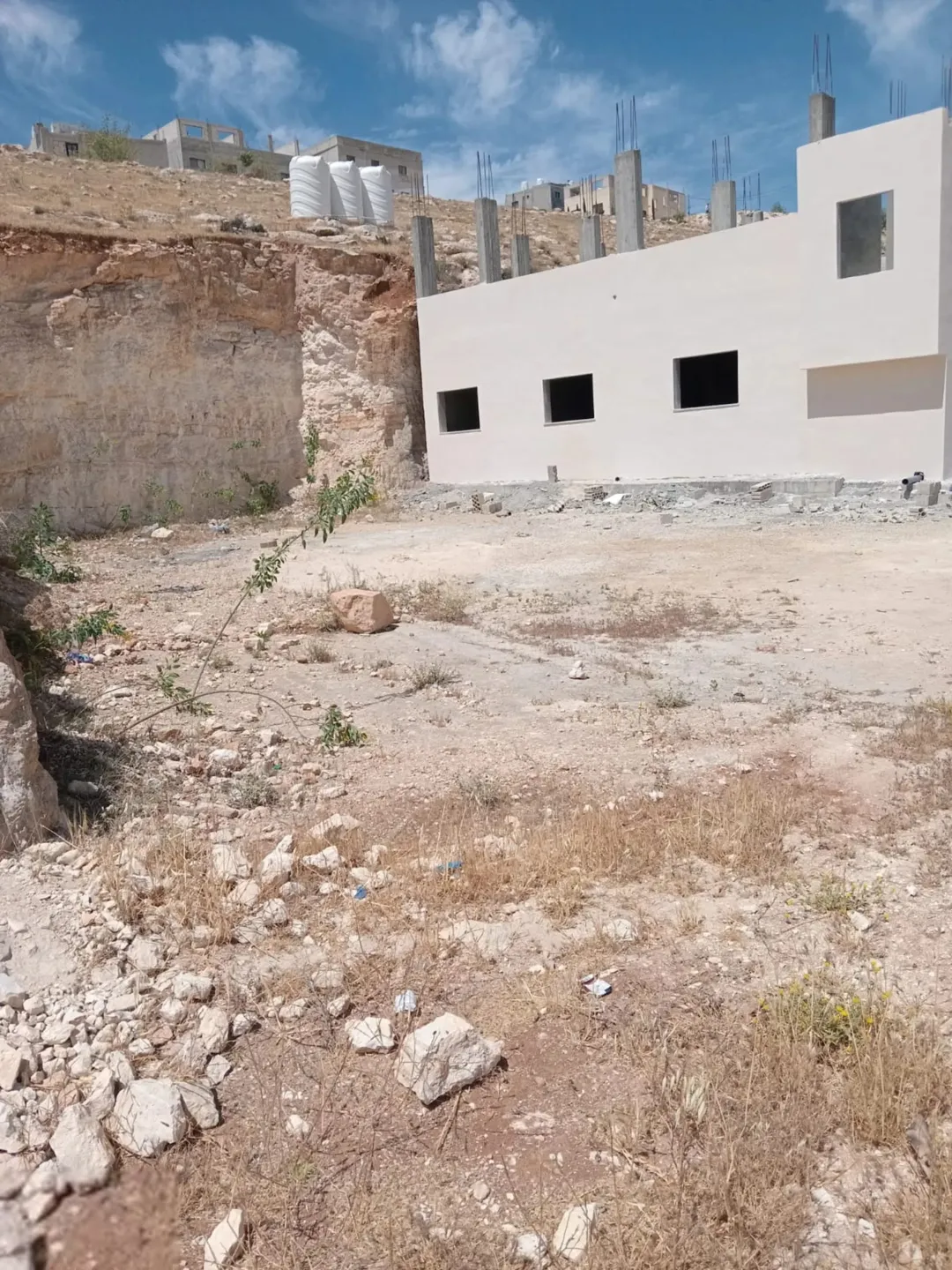 قطعة أرض مميزة للبيع في صالحية العابد كوشان مشروع متكامل ومحفور وجاهز للبناء