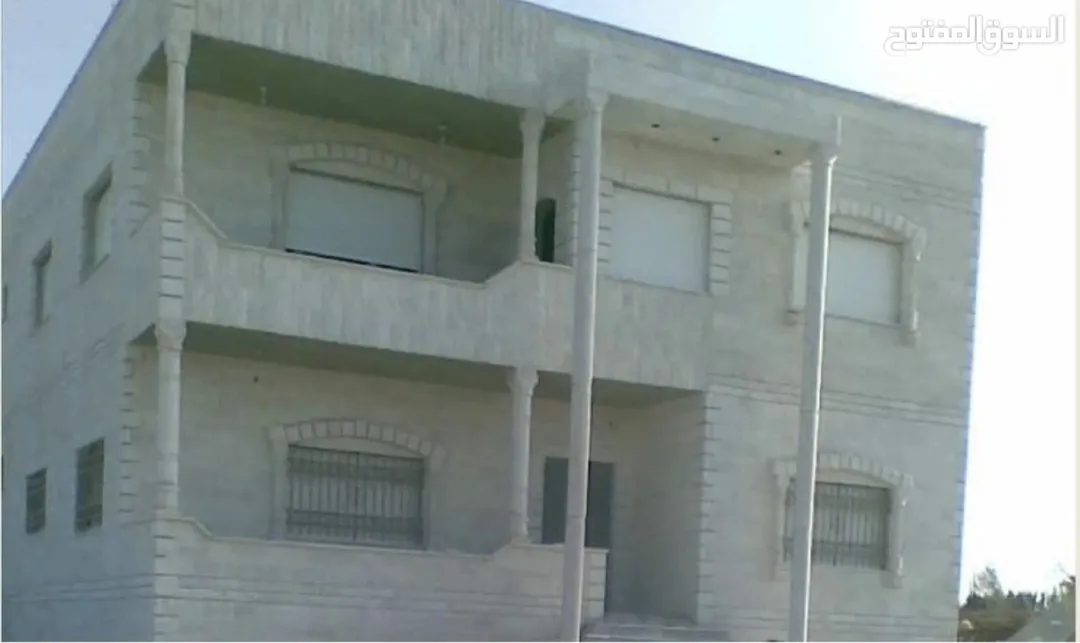 فيلا فاخرة بإطلالة بانورامية ساحرة تكشف خمس محافظات
