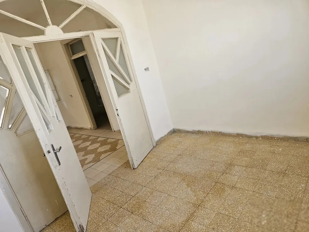 شقة مستقلة شبه فيلا فاخرة للبيع في جبل النزهة