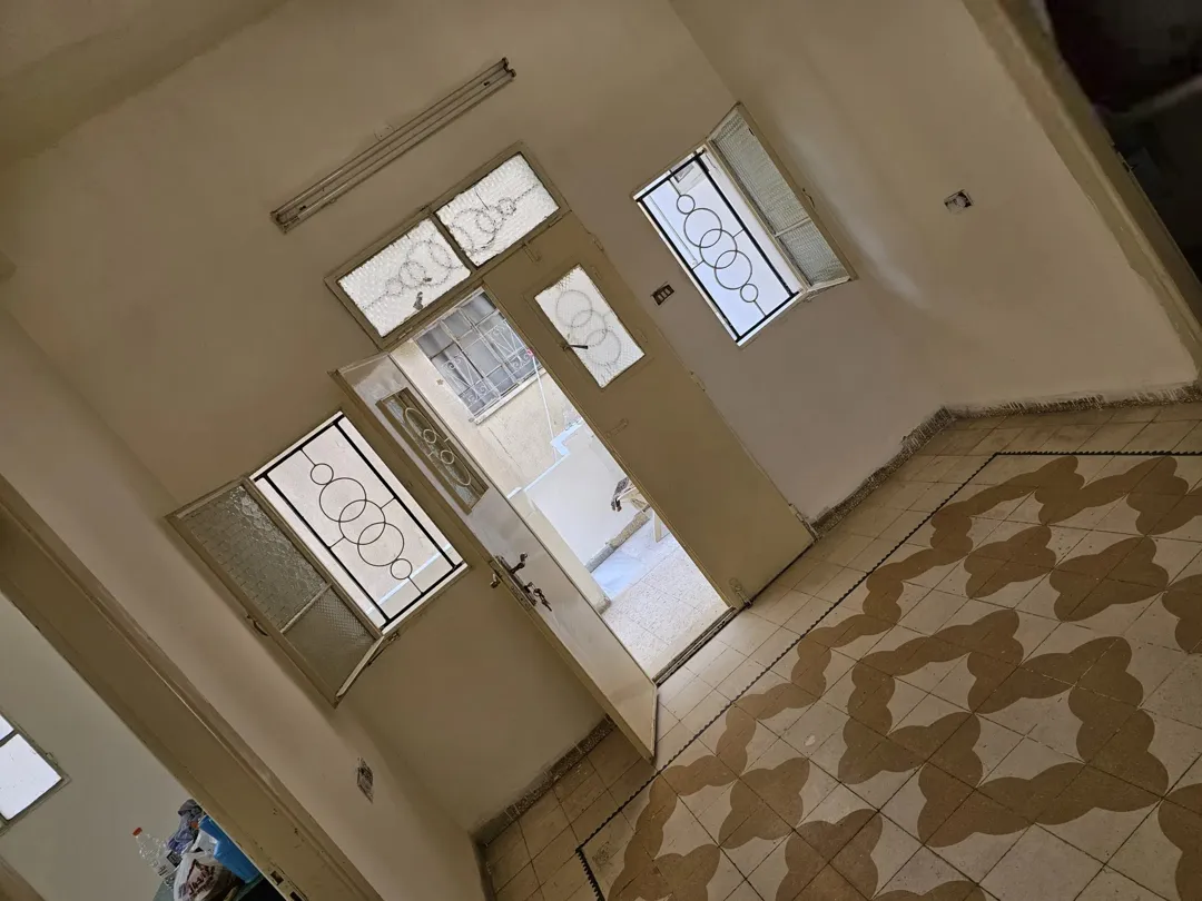 شقة مستقلة شبه فيلا فاخرة للبيع في جبل النزهة