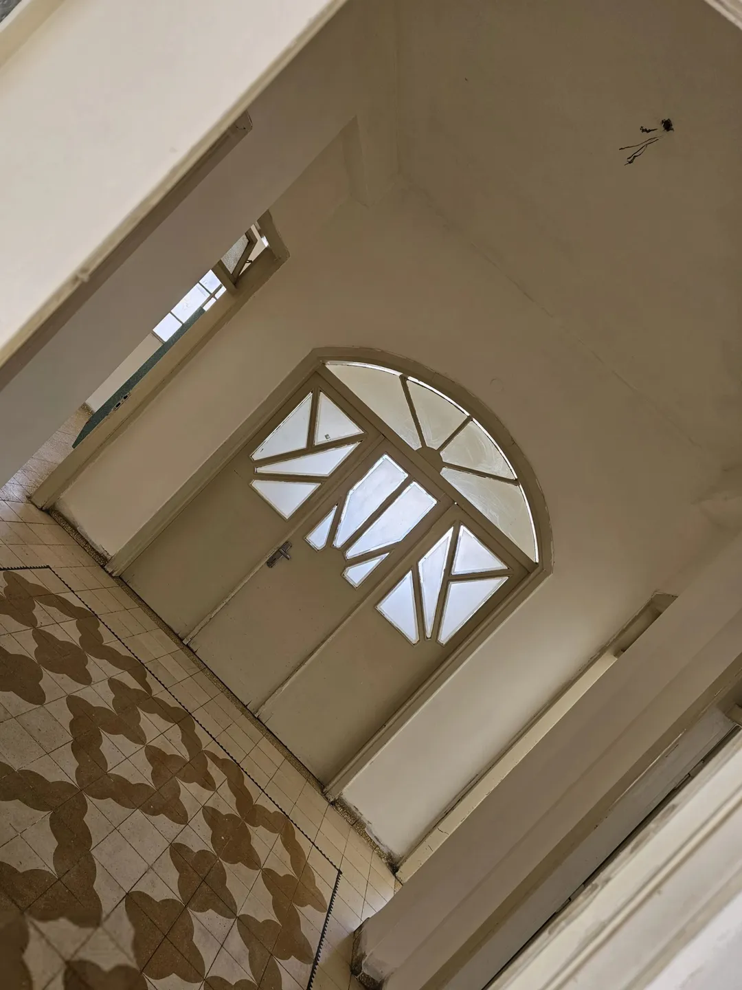 شقة مستقلة شبه فيلا فاخرة للبيع في جبل النزهة