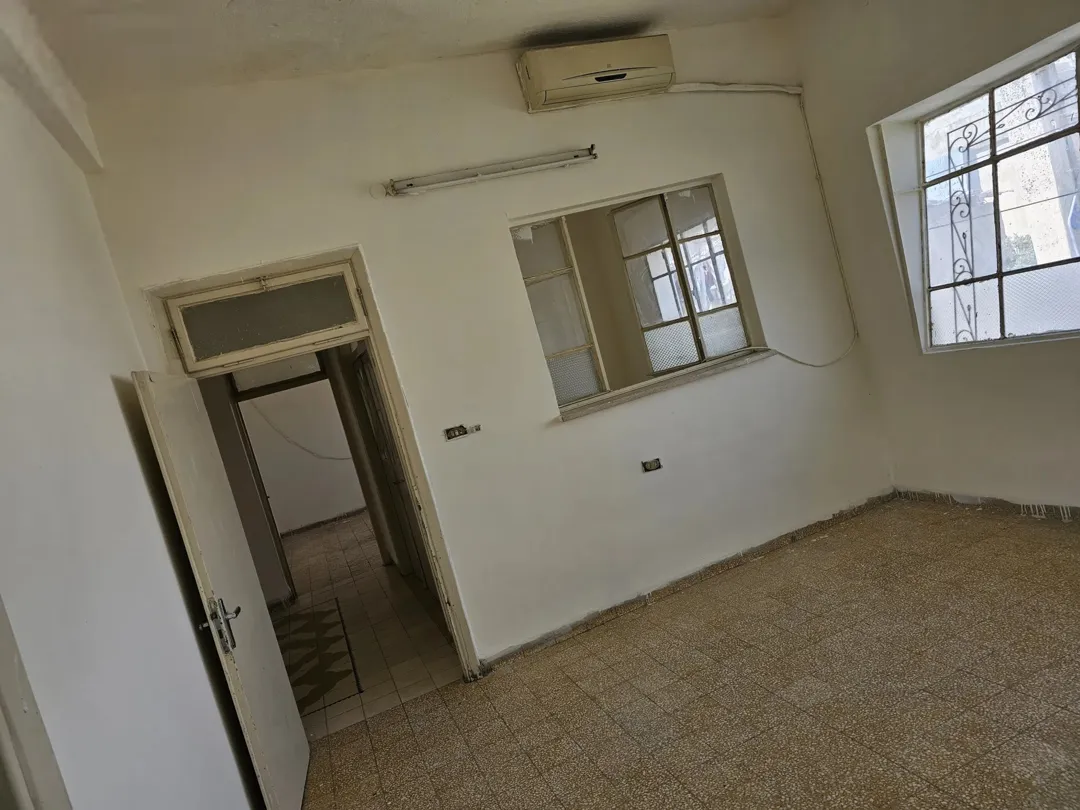 شقة مستقلة شبه فيلا فاخرة للبيع في جبل النزهة