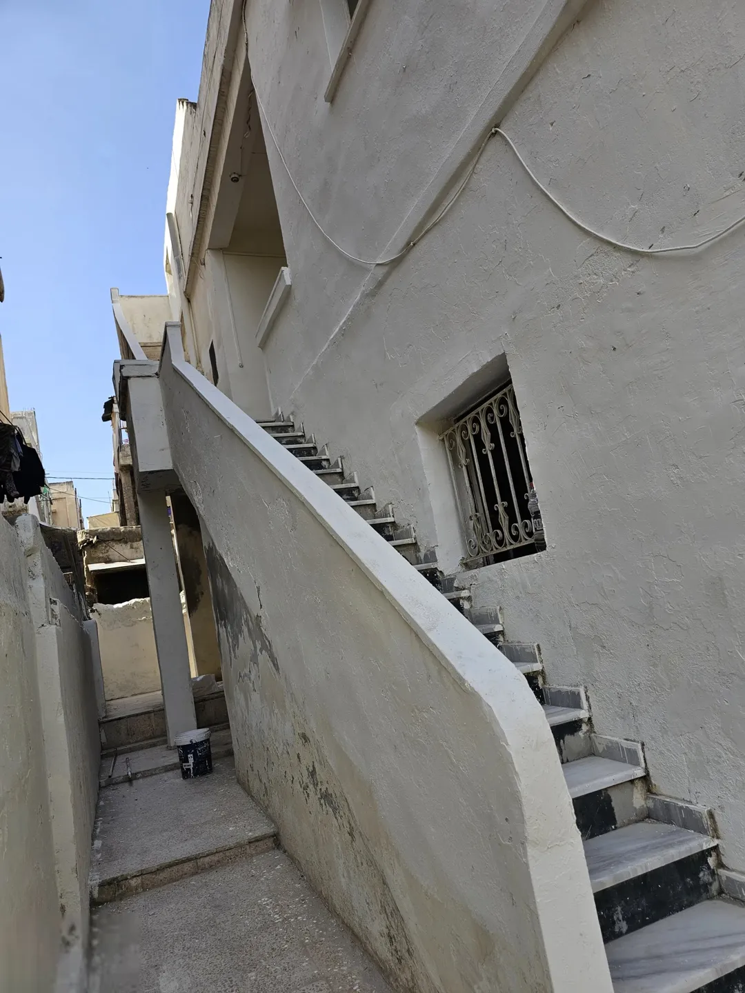 شقة مستقلة شبه فيلا فاخرة للبيع في جبل النزهة