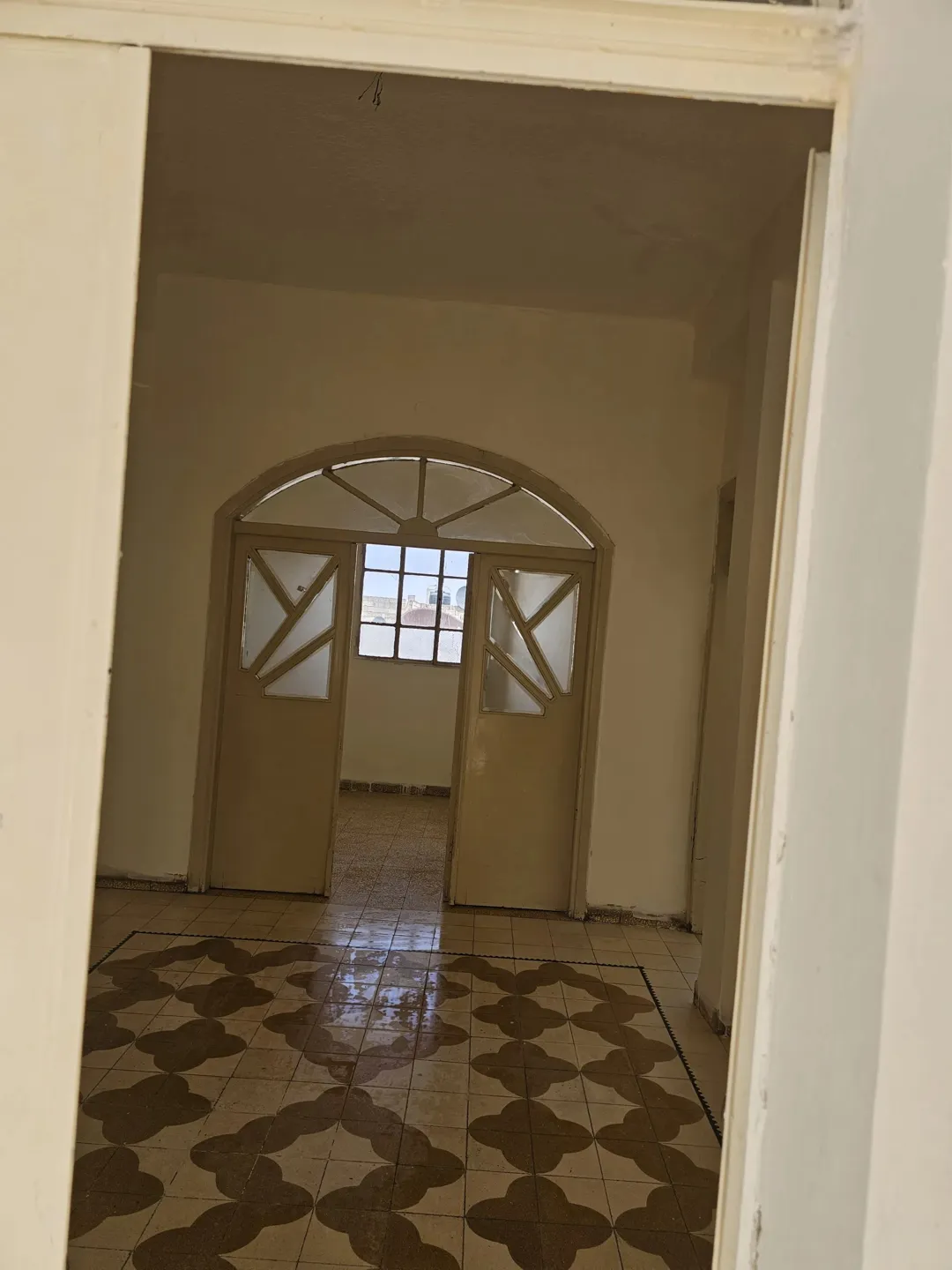 شقة مستقلة شبه فيلا فاخرة للبيع في جبل النزهة