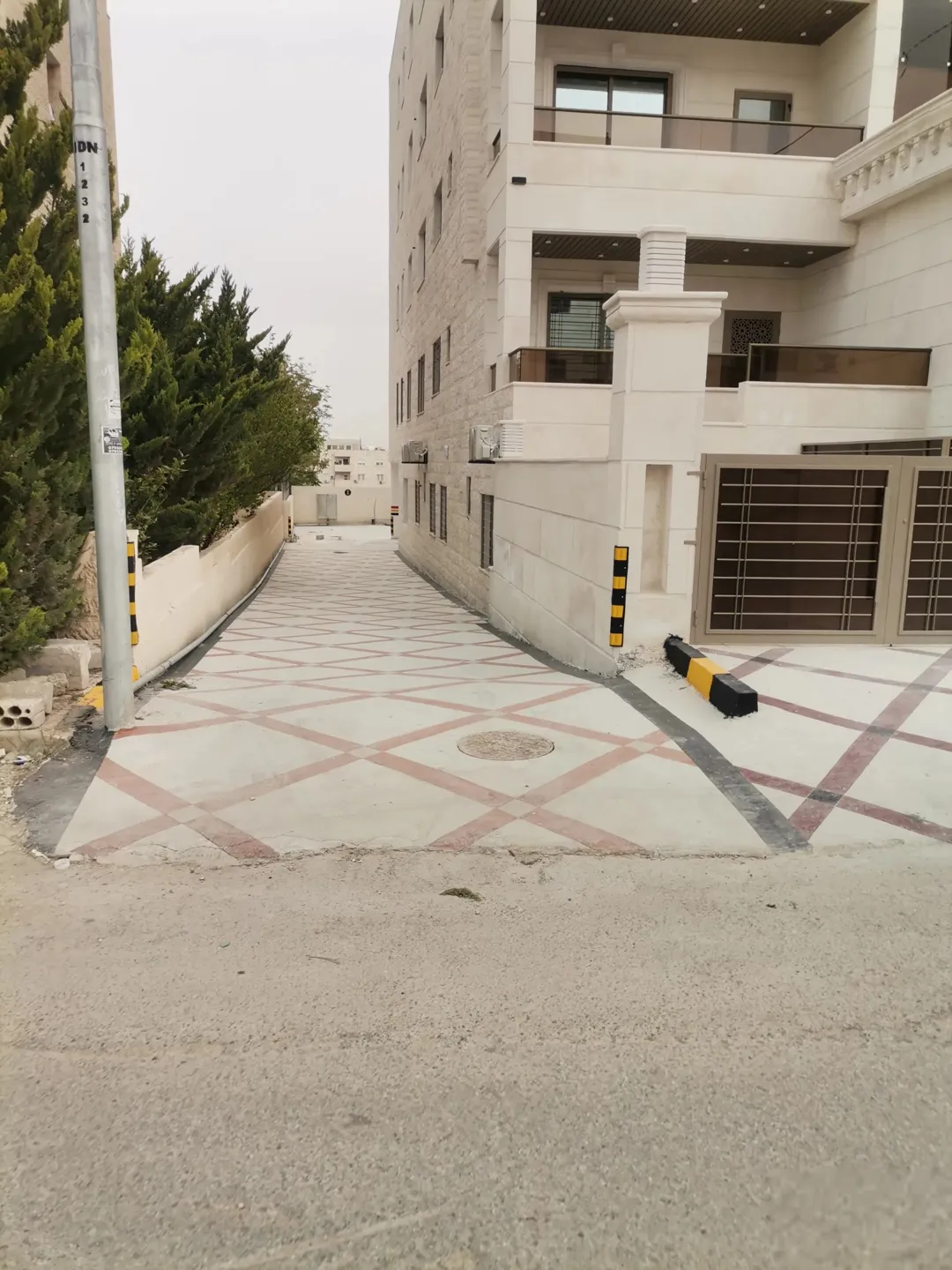 رووف مميز واطلاله على كل اربد 220م غرب دوار اللوازم وجنوب كليه الطب لجامعه اليرموك