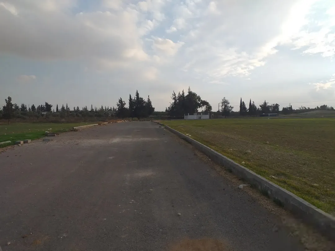 أرض سكنية مميزة للبيع في طريق المطار