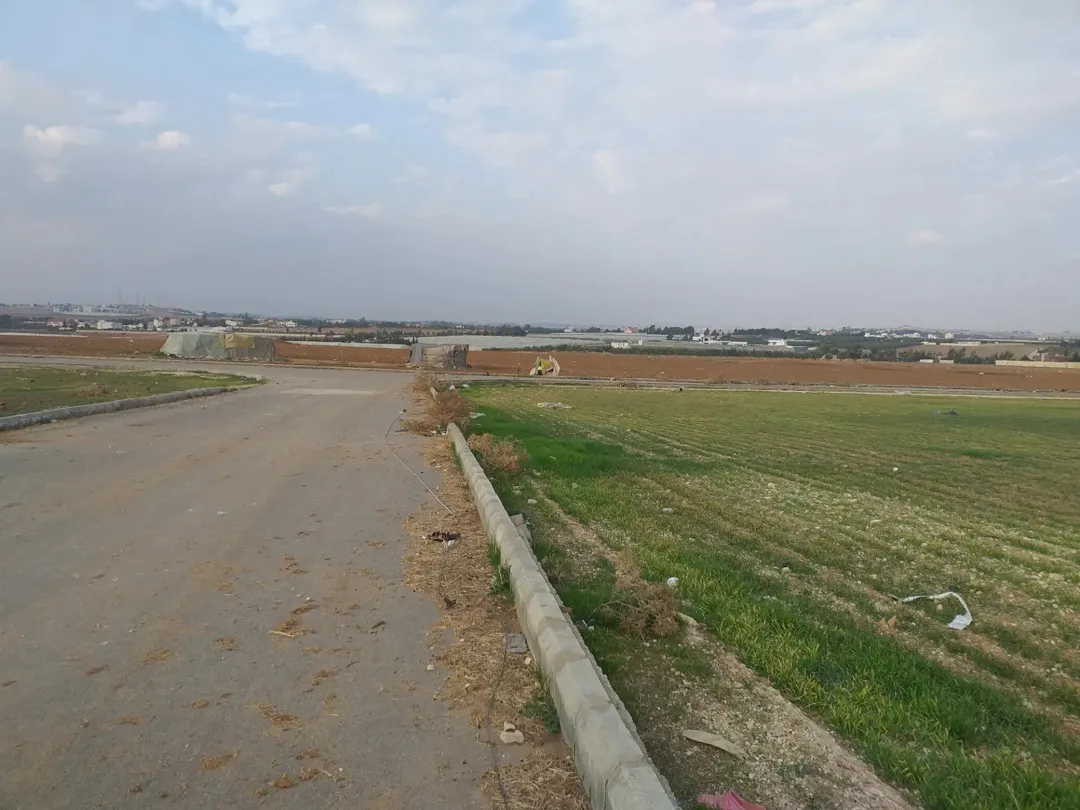 أرض سكنية مميزة للبيع في طريق المطار