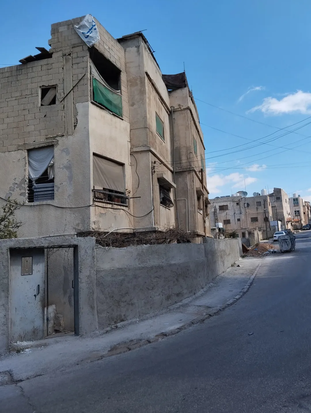 عمارة للبيع مع ارض تجاري