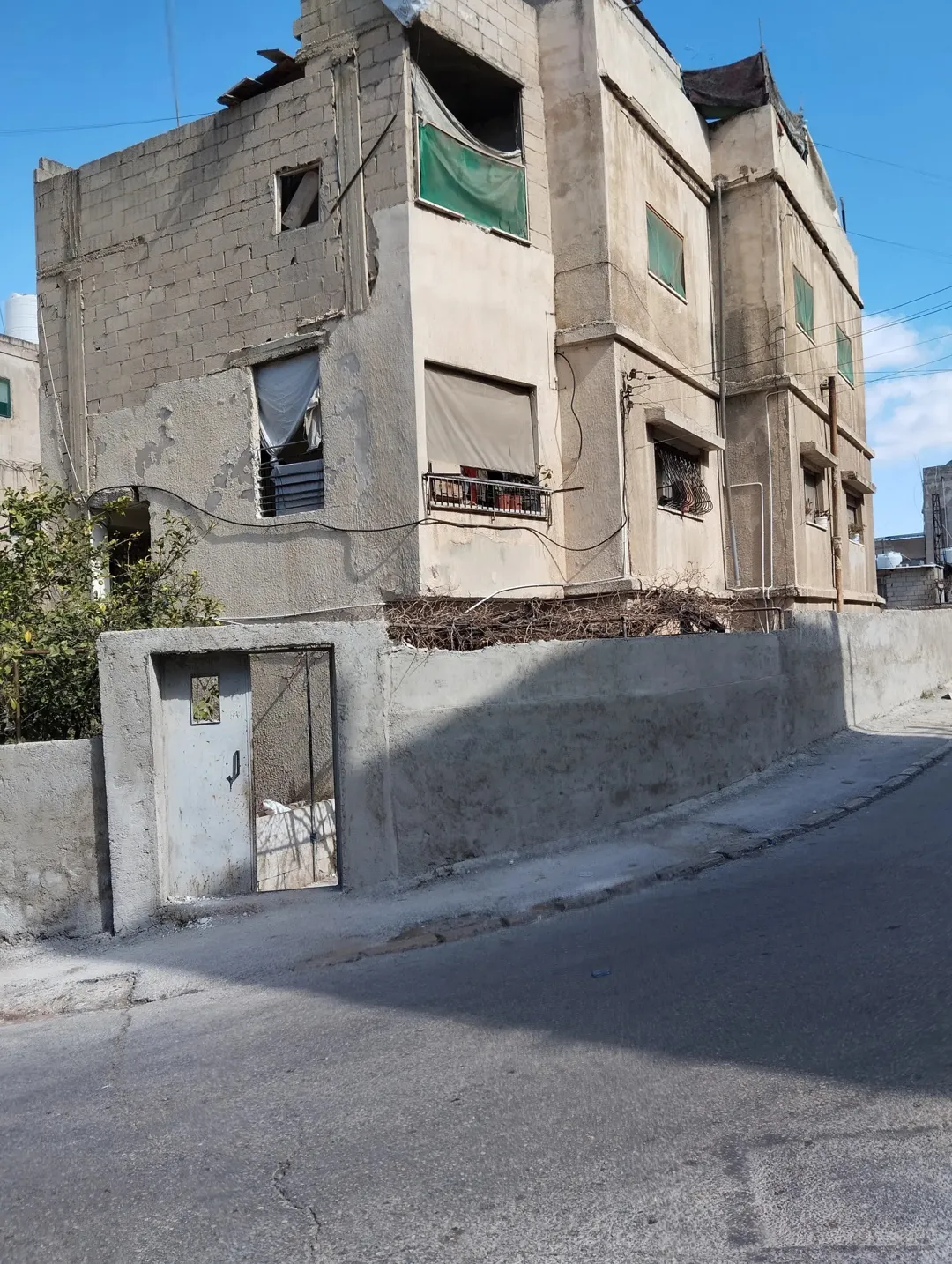 عمارة للبيع مع ارض تجاري