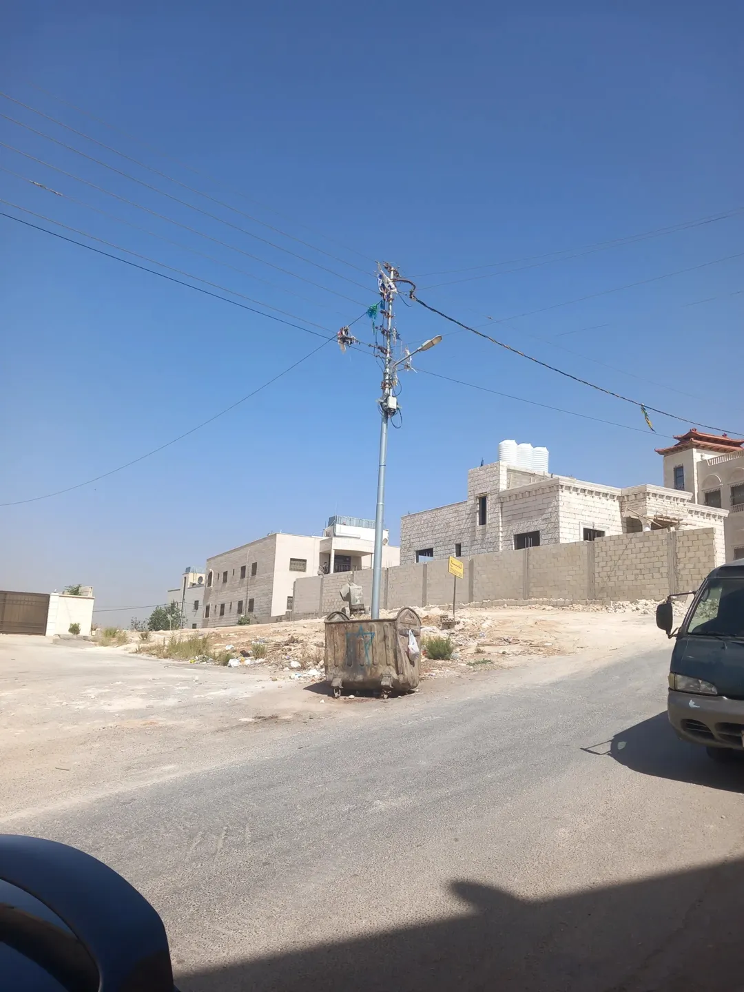 قطعة أرض سكنية مميزة بالقرب من إسكان الكهرباء