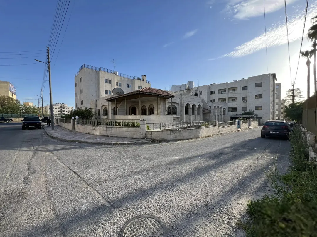 أرض سكنية مميزة للبيع في الدوار السابع