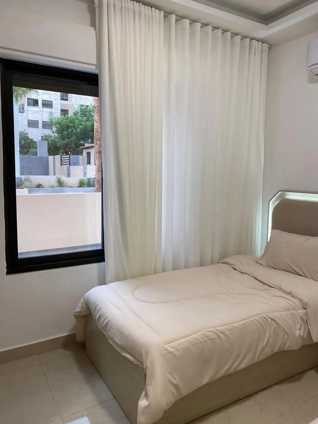 شقق مفروشة فاخرة للإيجار في كمباوندالجبيهة الجديد مقابل البوابة الشمالية للجامعة الأردنية