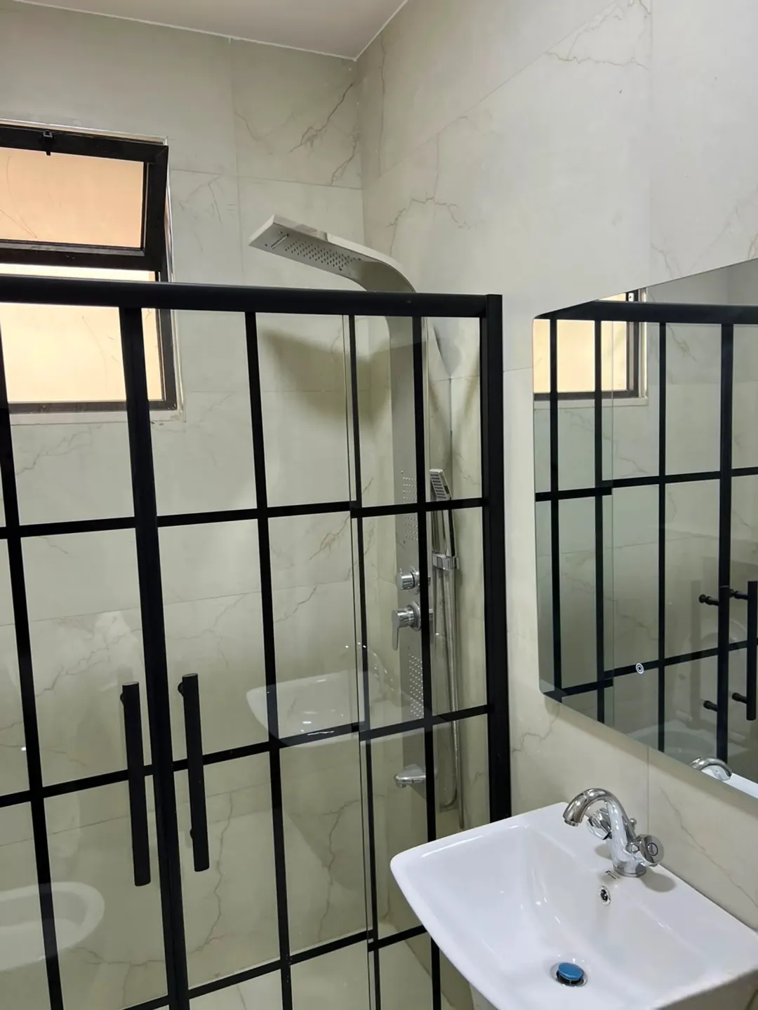 شقق مفروشة فاخرة للإيجار في كمباوندالجبيهة الجديد مقابل البوابة الشمالية للجامعة الأردنية