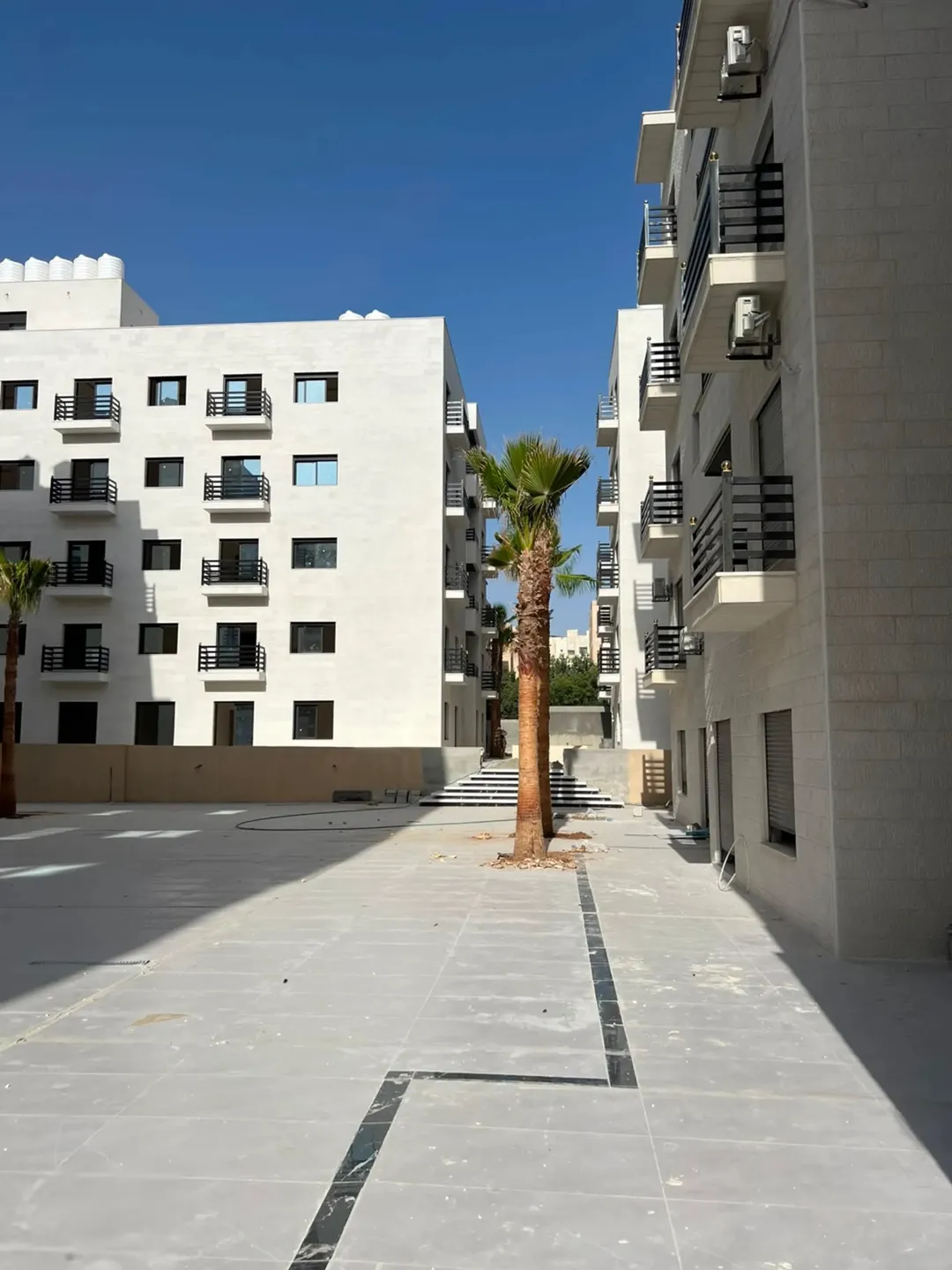 شقق مفروشة فاخرة للإيجار في كمباوندالجبيهة الجديد مقابل البوابة الشمالية للجامعة الأردنية