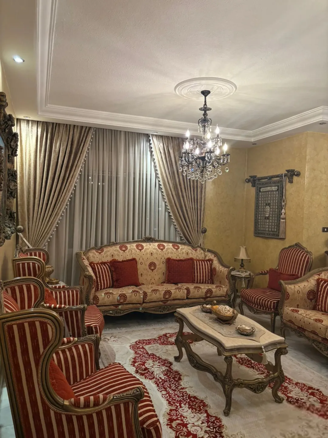 شقة خلف مطع ورد بعمارة نظيفة جدا