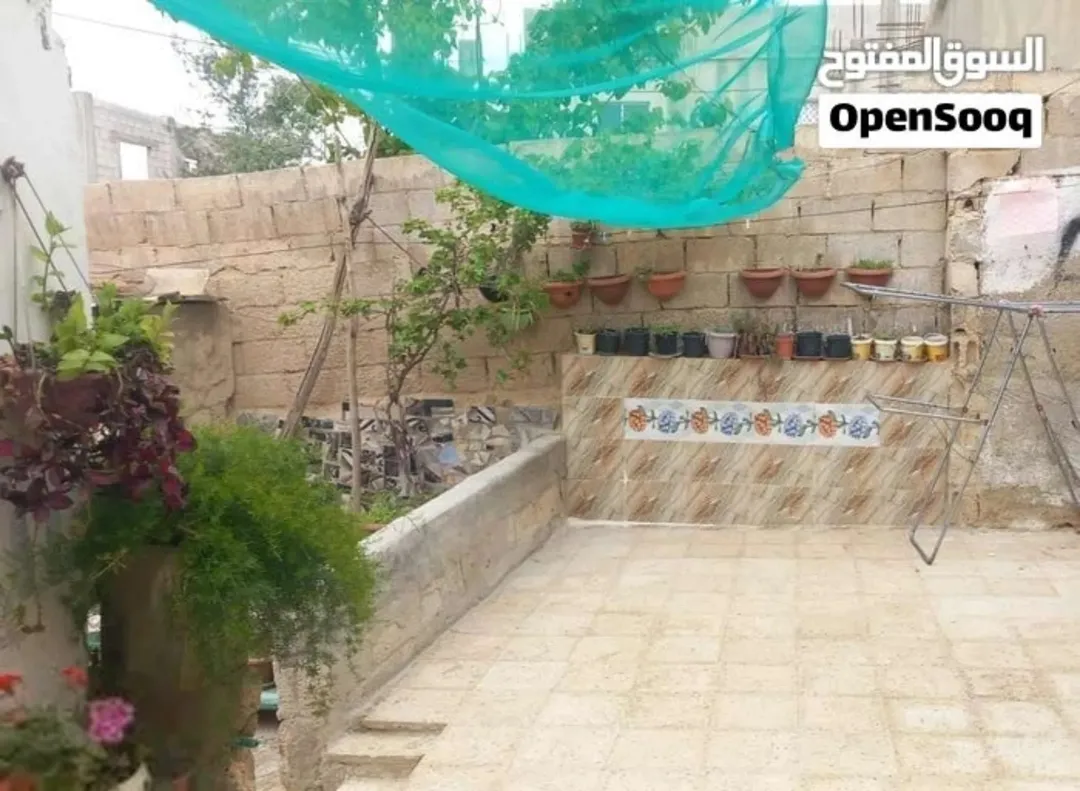 بيت طابقين للبيع