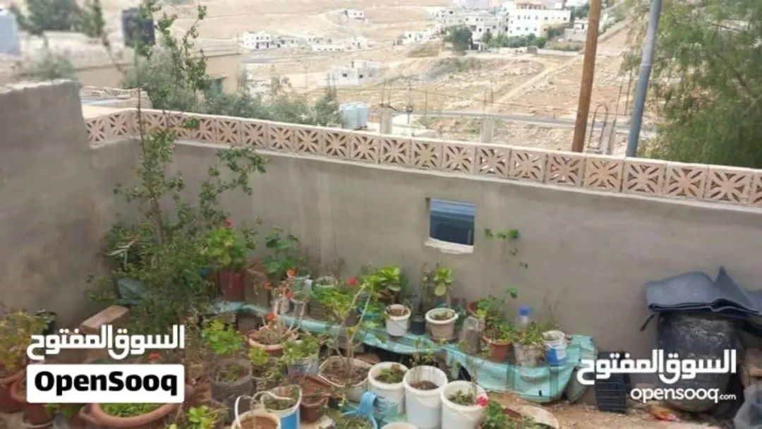 بيت طابقين للبيع