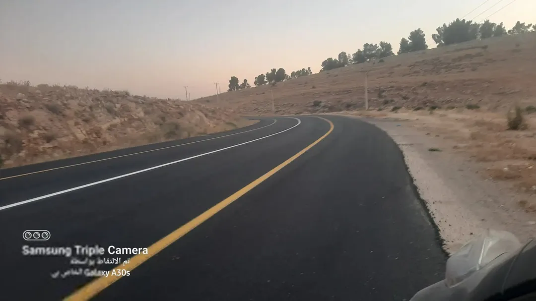 3500م على شارعين شارع أربعين متر والآخر 6متر